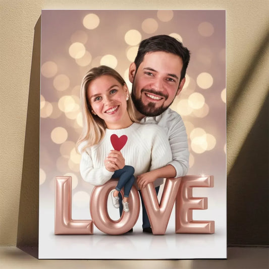 Siedzący na Napisie "LOVE" 3D - Karykatura ze zdjęcia